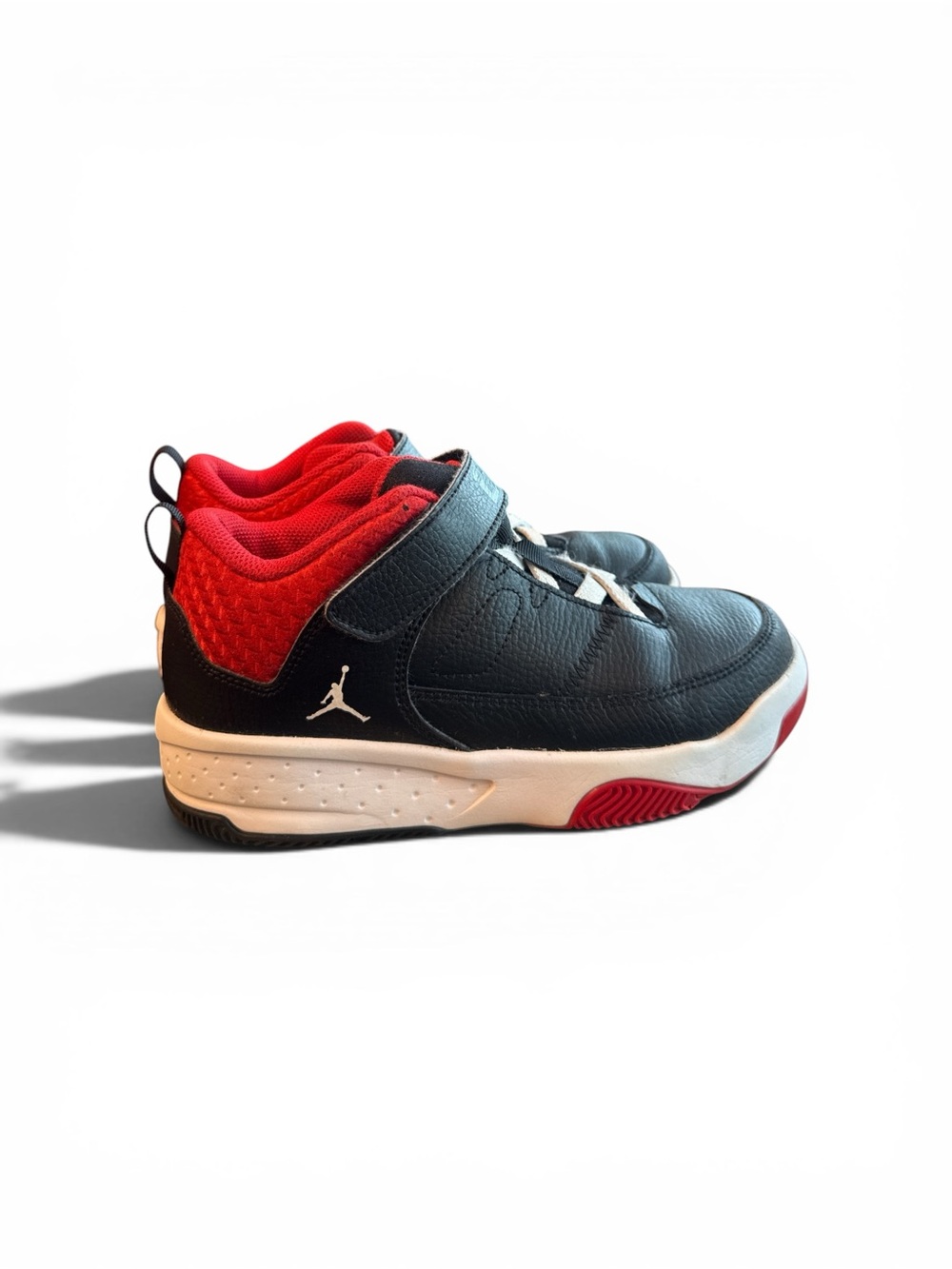 Nike Jordan Max Aura 3 Black/White/Red. Boys Size 2